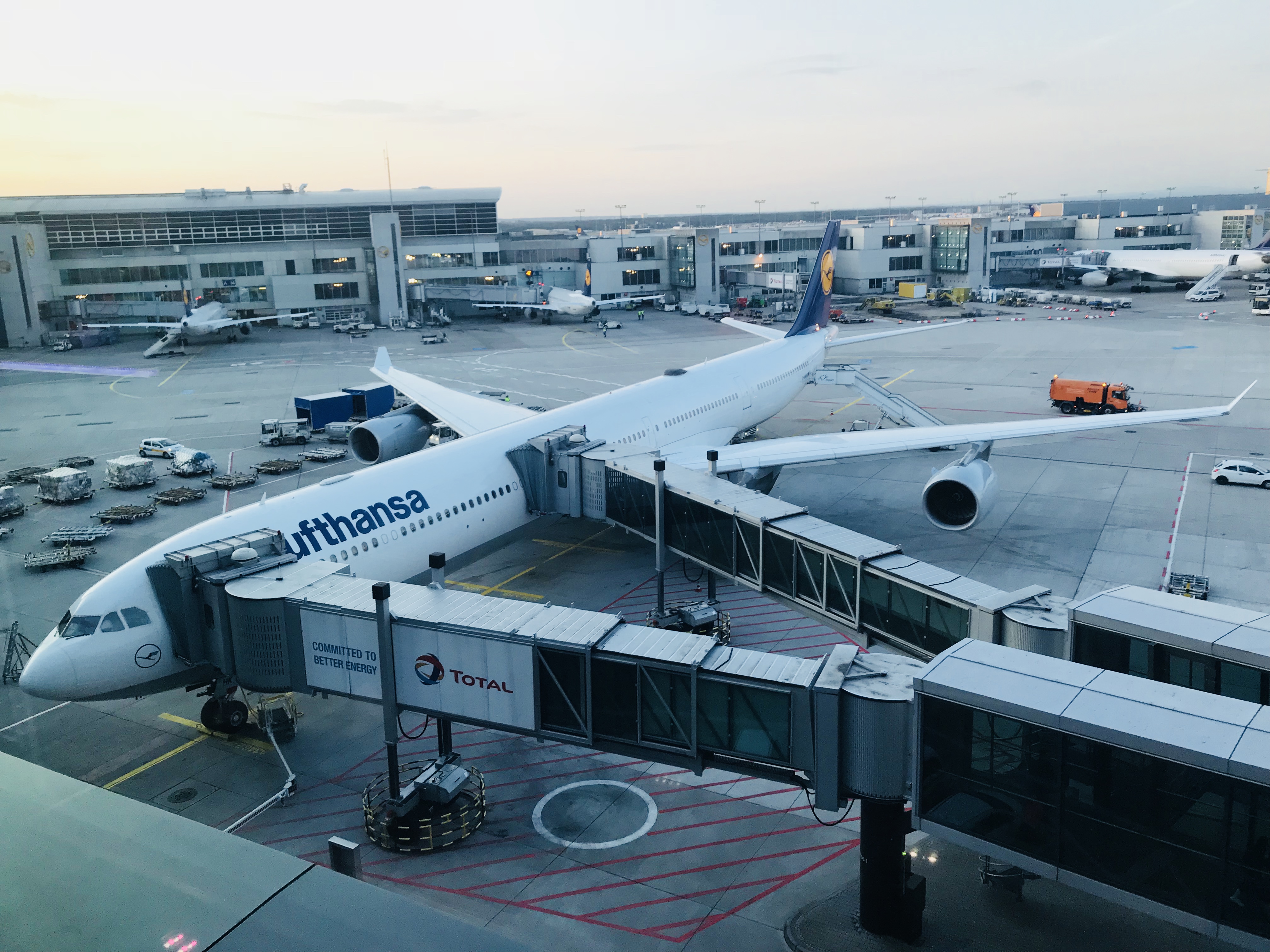 Review: Lufthansa A340 First Class | HKG-FRA