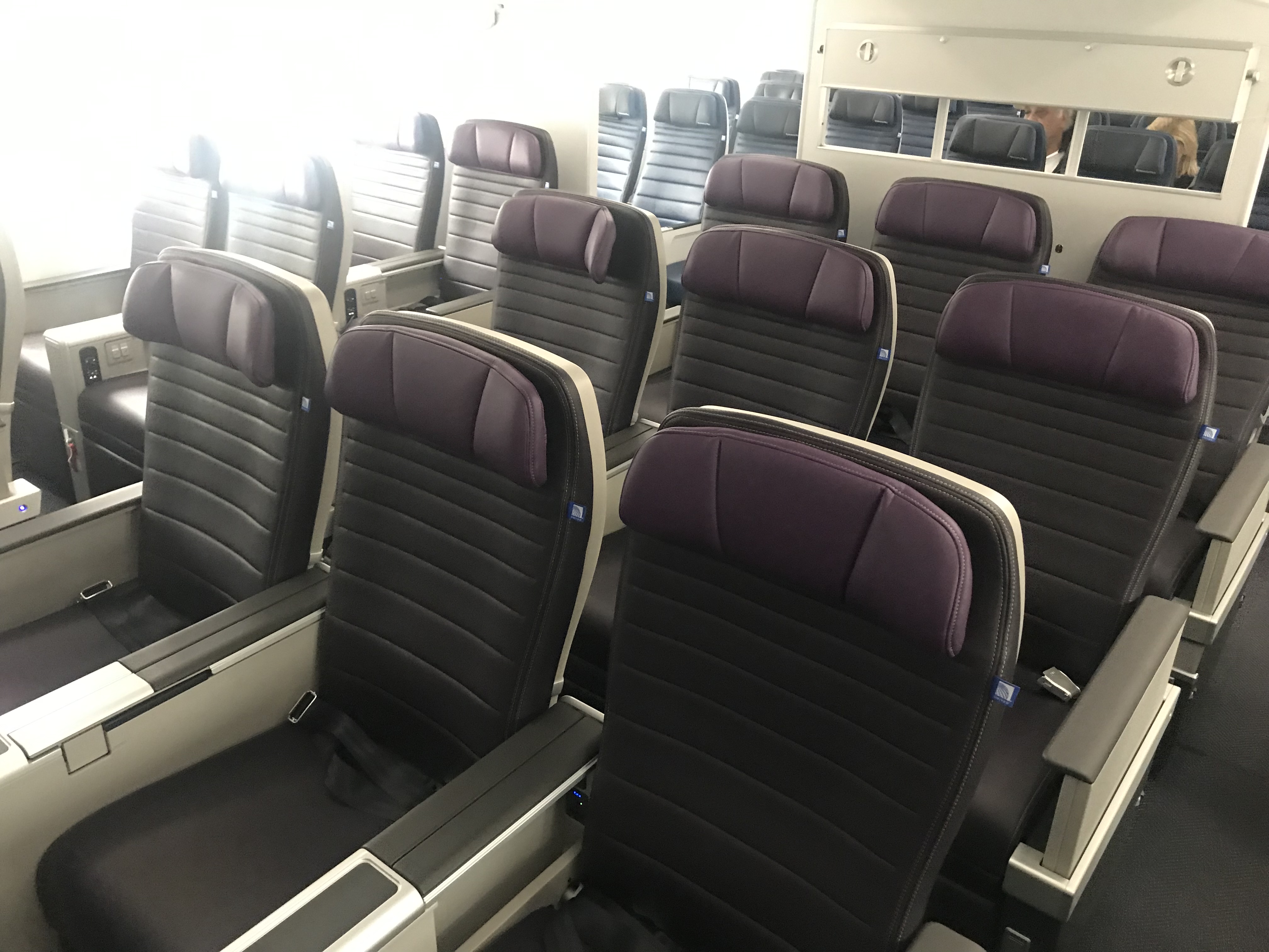 Review: United Airlines B787-10 First Class | LAX-IAH