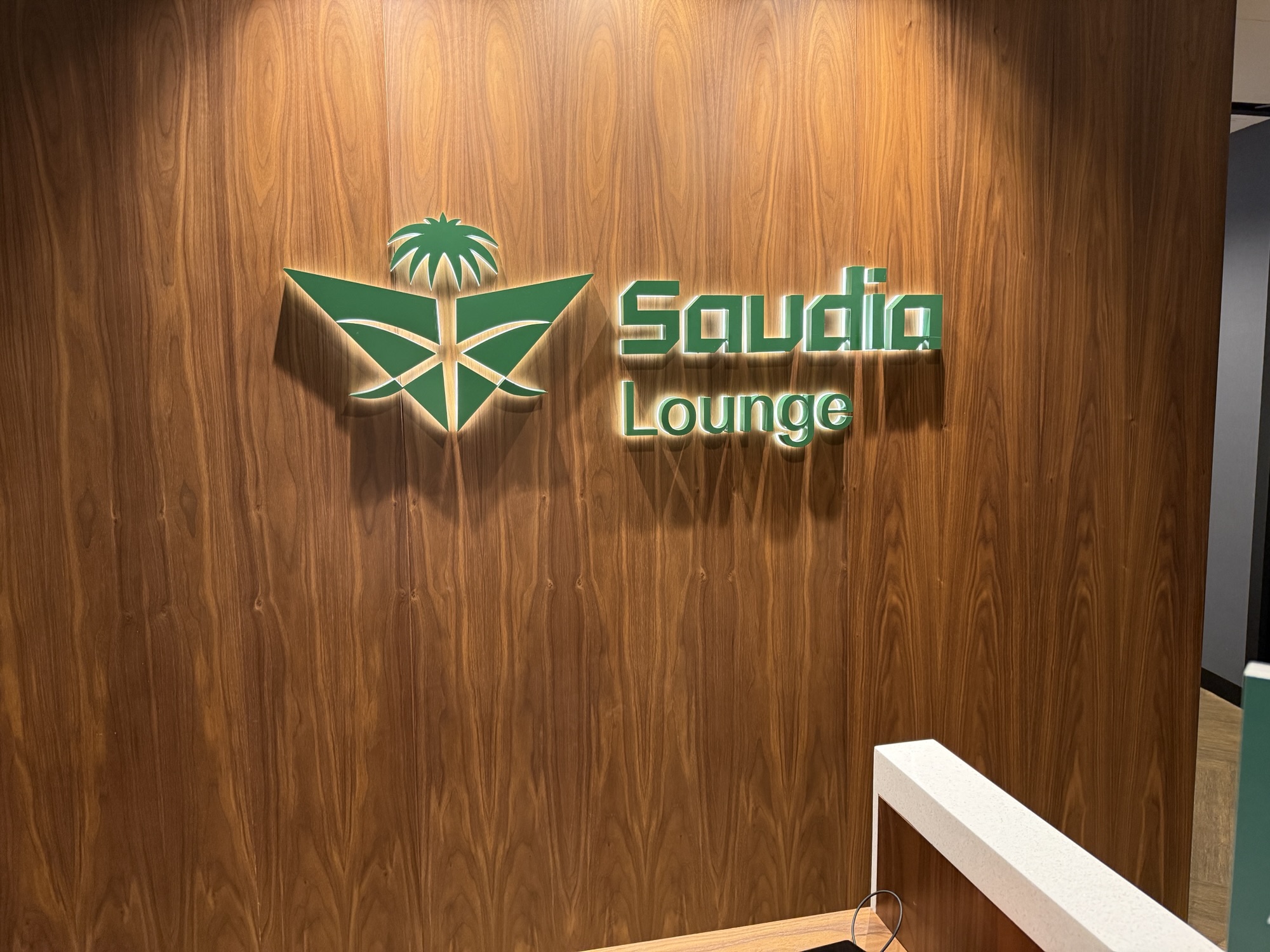 Review: Saudia Lounge London Heathrow