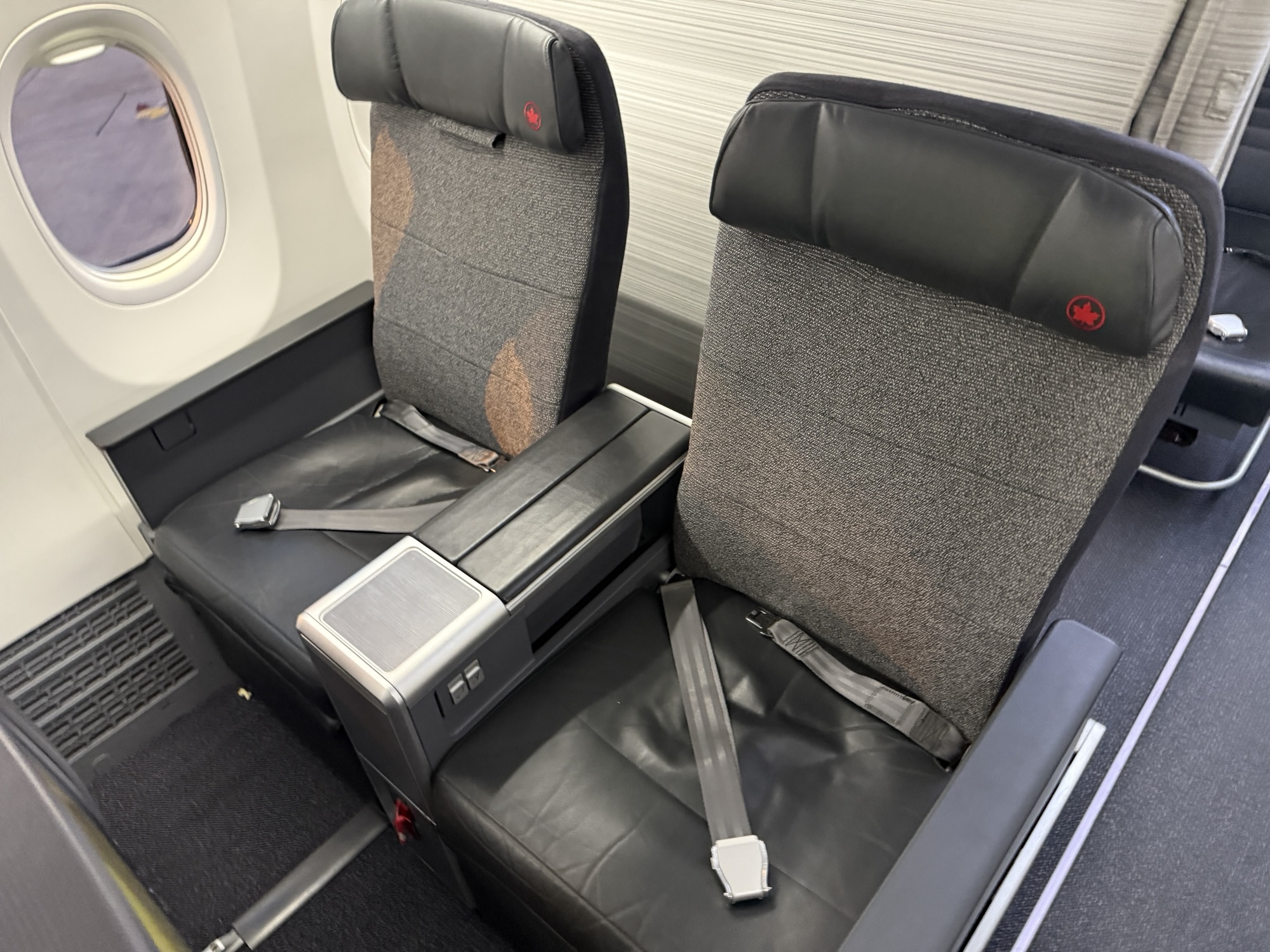 Review: Air Canada 737 MAX 8 Business Class | Montreal-Mexico City