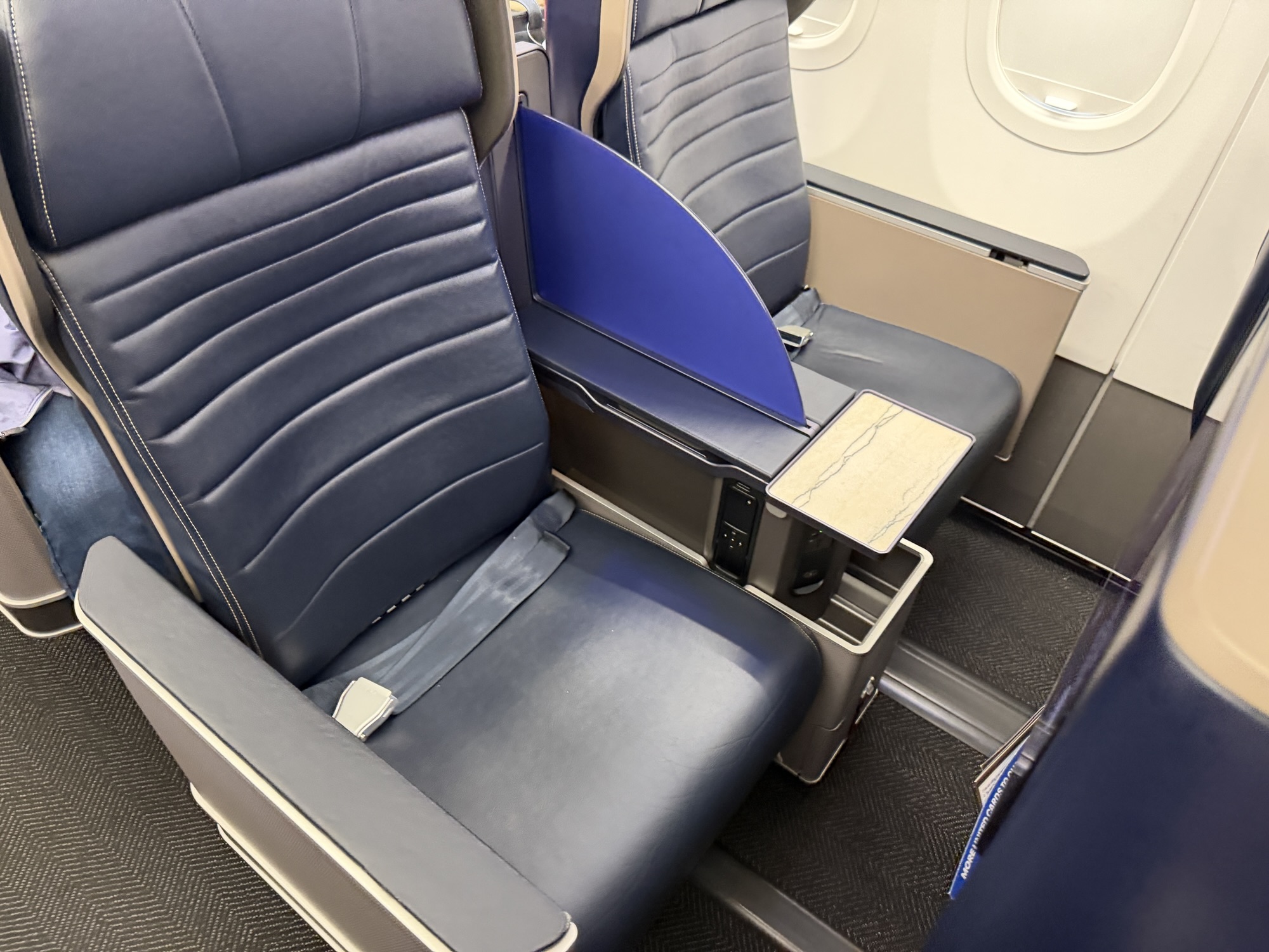 Review: United A321neo First Class | Chicago-Houston